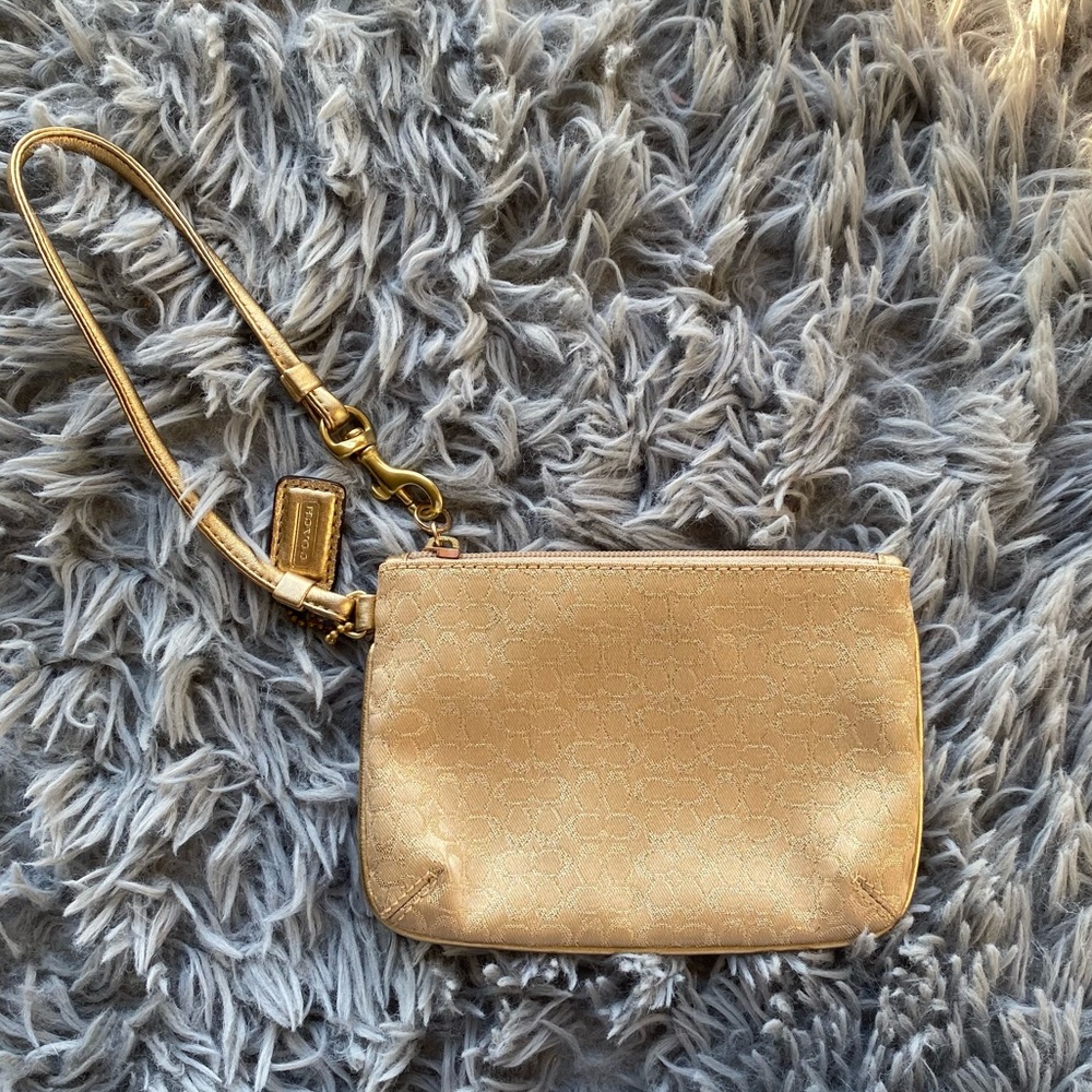 Coach Wristlet 🌼